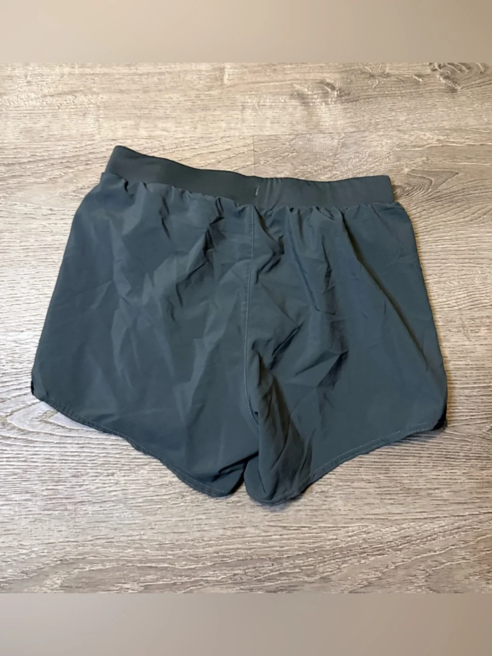 •UNDER ARMOUR• RUNNING SHORTS - Picture 5 of 6